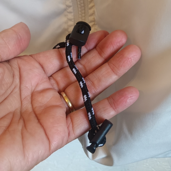 Stylish Red and White Women's Jacket Possibly Vintage - Picture 7 of 10